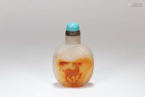 A Chinese Carved Agate Snuff Bottle