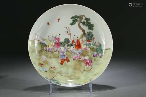 A Chinese Famille Rose Porcelain Plate