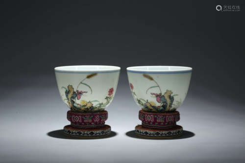 A Pair of Chinese Famille Rose Porcelain Cups