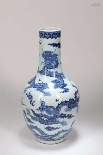 A Chinese Blue and White Porcelain Vase