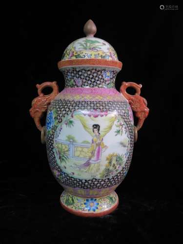 Chinese Famille Rose Cover Vase