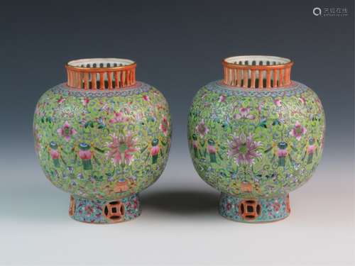 19th.C Pair of Chinese Famille Rose Vase