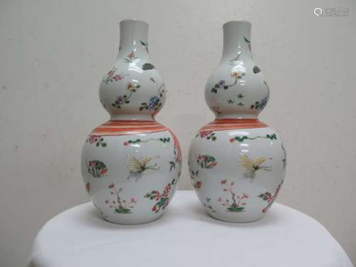 Pair of Chinese Famille Rose Vase， Mark