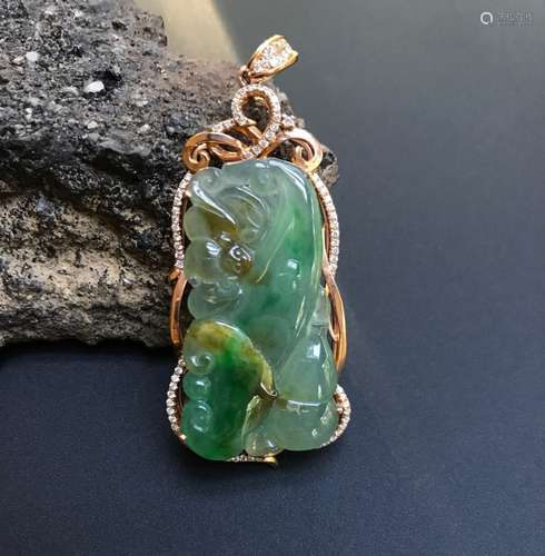 Chinese Green Jadeite Pendant w 18K Gold