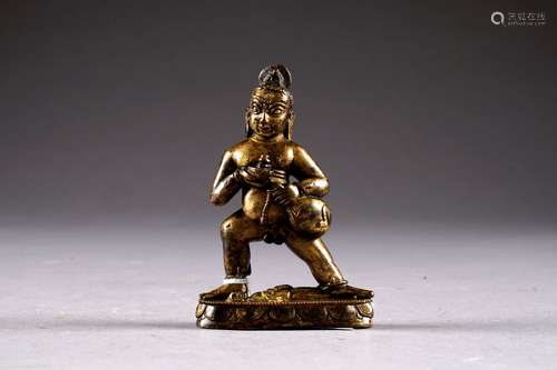 Divinité masculine. Piétinant un personnage couché et tenant, de la main droite, la coupe rituelle. Socle lotiforme. Bronze patiné. Tibet. Hauteur: 11 cm.