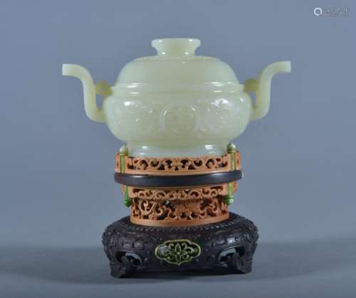 A CARVED WHITE JADE CENSER AND COVER. Qing Dynasty