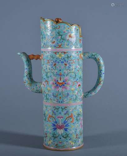 A TURQUOISE-GROUND FAMILLE-ROSE DOUMU. Period of JiaQing.