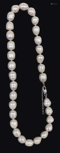 A NECKLACE WITH BAROQUE PEARLS 41 cm long