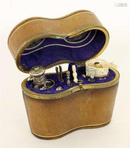 A NECESSAIRE / SEWING KIT France, ca. 1900 Sewing