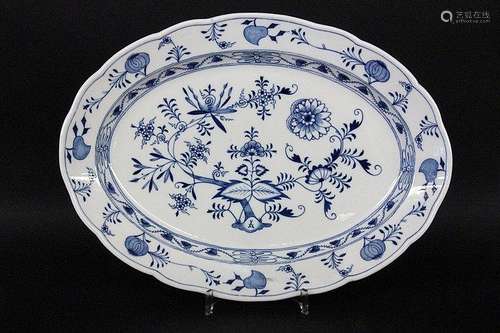 A LARGE SERVING PLATE Meissen circa 1900 Blue