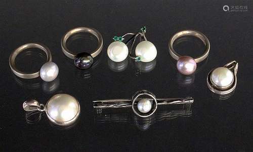 A LOT OF 7 PEARL JEWELLERY PIECES