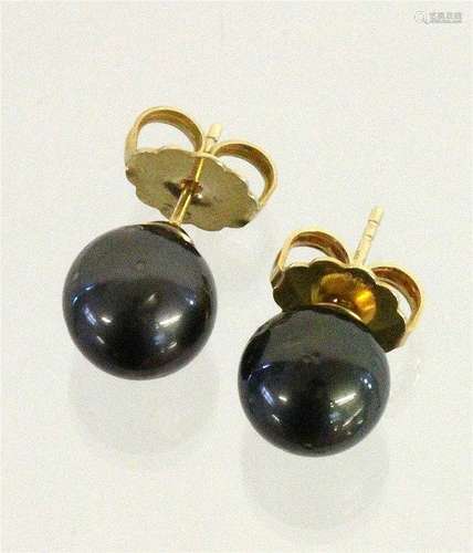 A PAIR OF STUD EARRINGS WITH TAHITI PEARLS Gilt