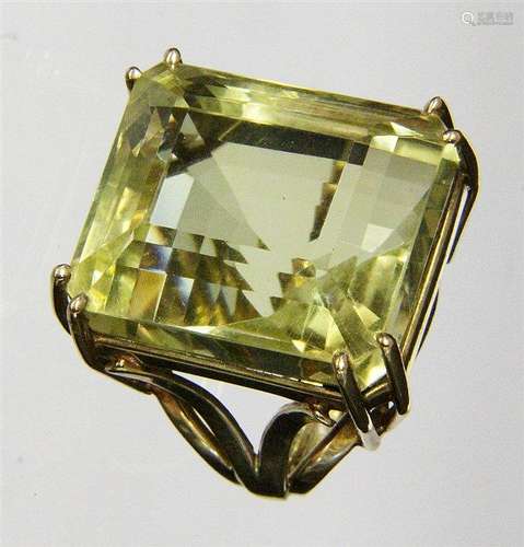 A LADIES RING WITH LARGE CITRINE 585/000 yellow