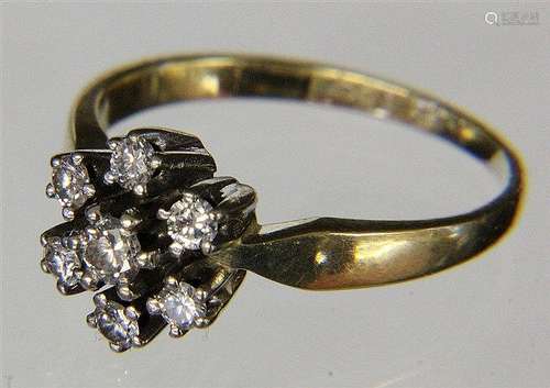 A DIAMOND RING 585/000 yellow and white gold with