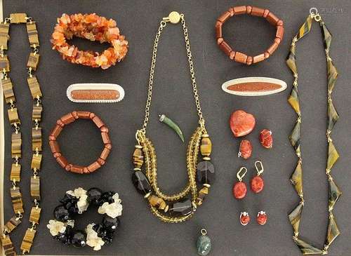 A LOT OF 16 JEWELLERY