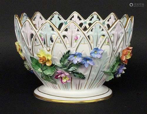 A SERVING BOWL Dresden, 20th century Deeply