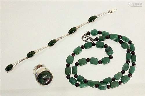 3 JADE JEWELLERY PIECES A necklace, a bracelet