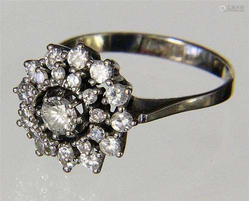 A BRILLIANT CUT DIAMOND RING 585/000 white gold