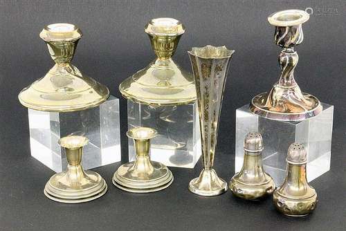 A LOT 8 SILVER PIECES 5 candlesticks, a table