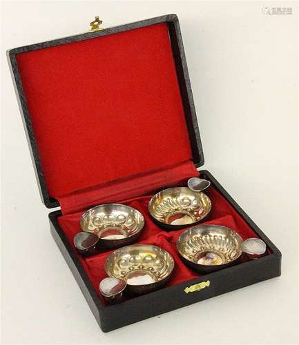 FOUR MINIATURE TASTING BOWLS Ca. 1920