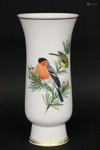 A TABLE VASE WITH SONGBIRDS Meissen, 20th century