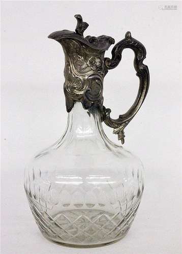 A DECANTER CARAFE Colourless cut glass with