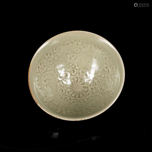 Song Antique LongQuan Carved Porcelain Bowl