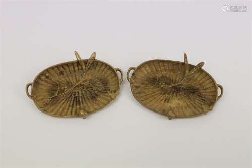 Paire de vide-poches en bronze à l'imitation de paniers en vannerie, épi de blé et escargot.