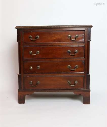 Commode d'enfant en acajou.Angleterre.