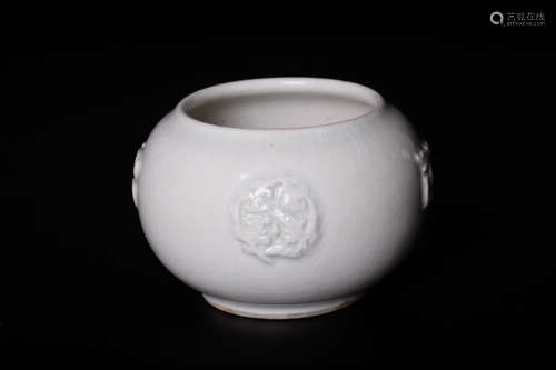 Chinese 18 century white wash pot