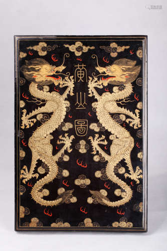 Chinese 18 century lacquer box with gold dragon design