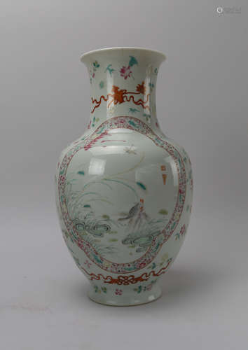 Qing dynasty famille rose bottle