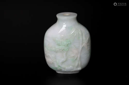 Chinese 19 century hard jade snuff bottle