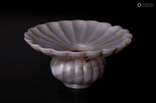 Chinese 18 century agate set with ruby handicap bottle