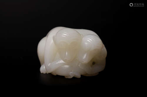 Chinese 18 century white jade carved pendant