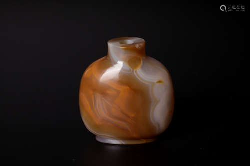 Chinese 18 century agate snuff bottle