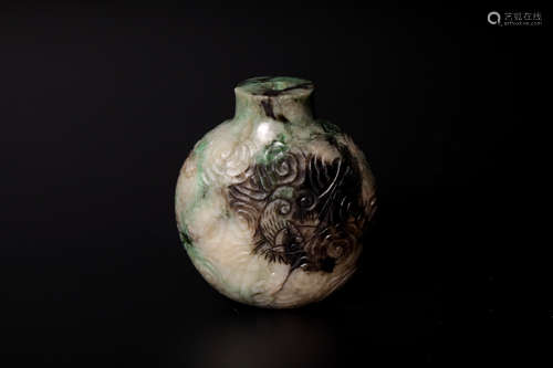 Chinese 18 century hard jade carved snuff bottle