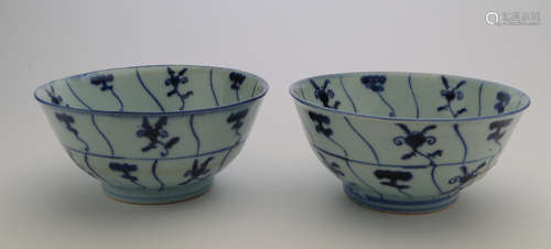 A pair of Chinese Qing Dynasty blue and white Ganoderma pattern bowl