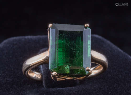 Green tourmaline gold ring, 18K