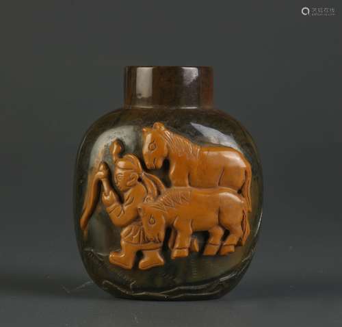 Chinese Agate Snuff Bottle Carving of Two Horses