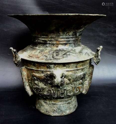 Shang Dynasty Chinese Archaic Bronze Squat Vase