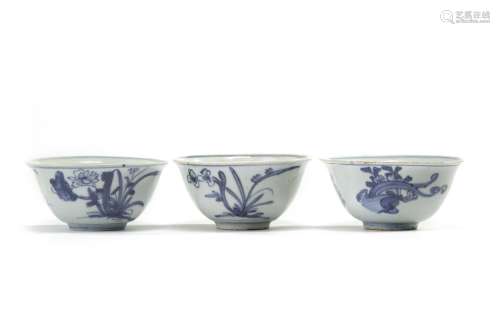 Three Chinese blue and white 'floral' bowls