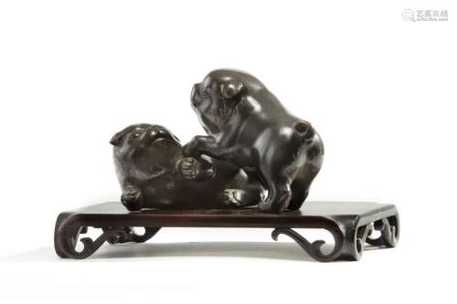 A bronze sculpture of a pair of dogs