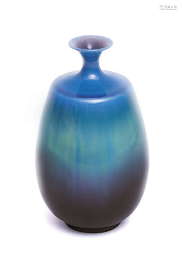 A round porcelain vase by Tokuda Masahiko