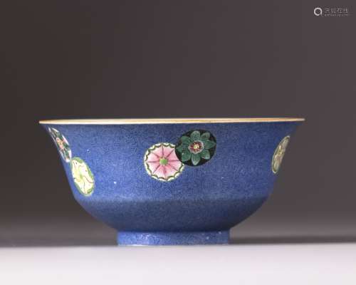 A Chinese blue-ground sgraffiato famille rose 'roundels' bowl