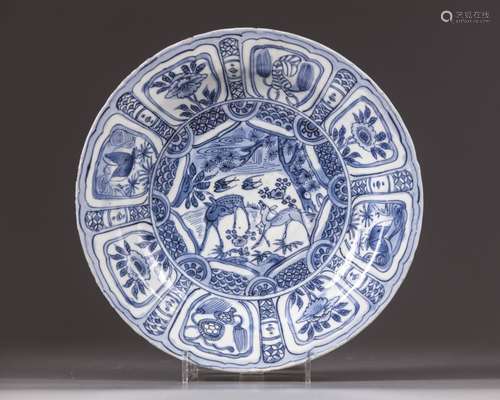 A Chinese blue and white 'Kraak porselein' deer plate