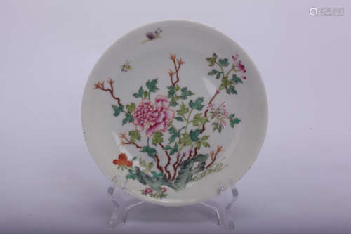 A Chinese Famille-Rose Porcelain Dish