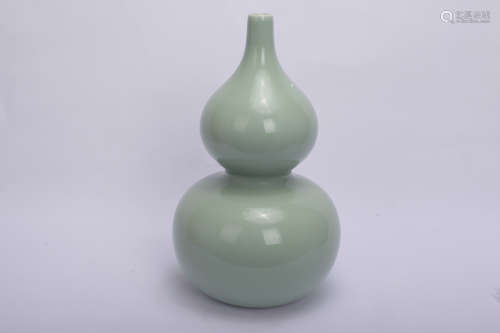 A Chinese Celadon Glazed Double Gourd Vase