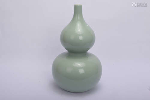 A Chinese Celadon Glazed Double Gourd Vase