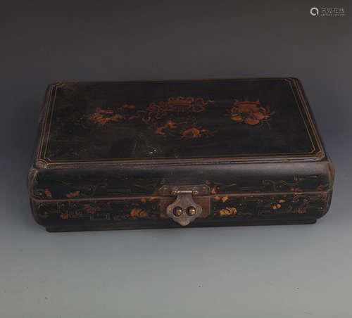 A FINE GILT LACQUERED WOOD JEWELRY BOX